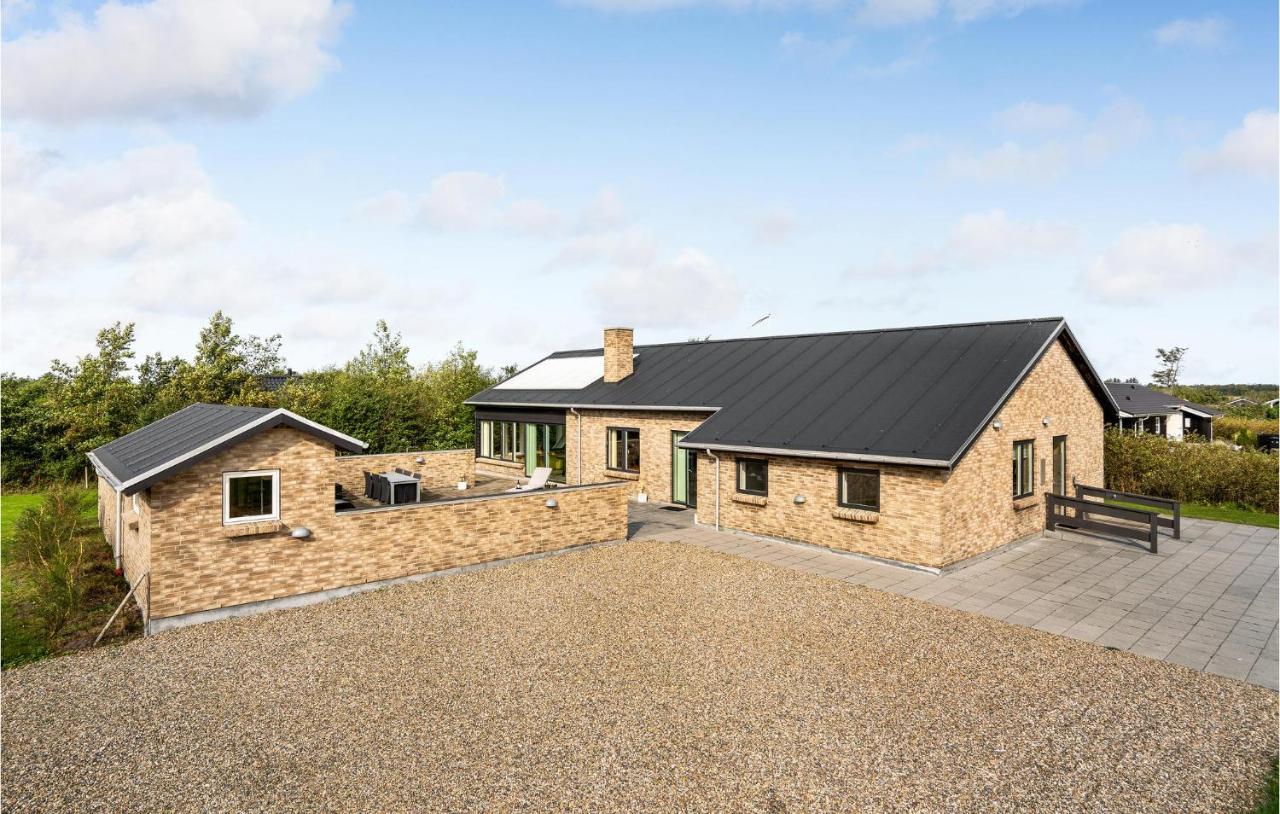 Nice Home In Tarm With Kitchen Eksteriør bilde