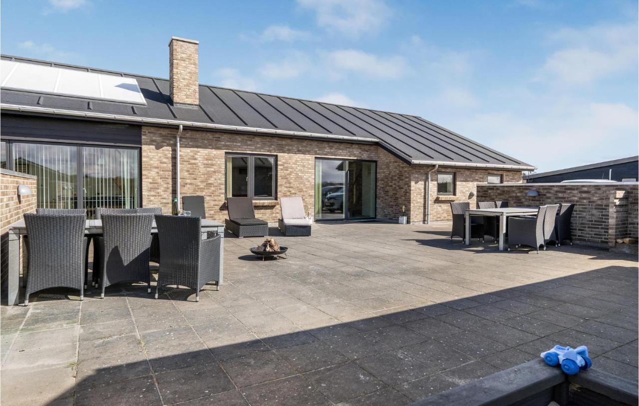 Nice Home In Tarm With Kitchen Eksteriør bilde