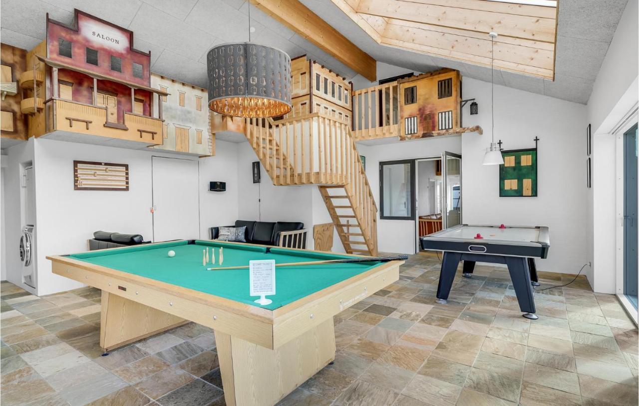 Nice Home In Tarm With Kitchen Eksteriør bilde