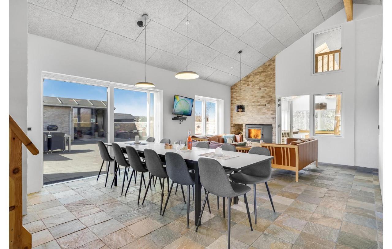 Nice Home In Tarm With Kitchen Eksteriør bilde